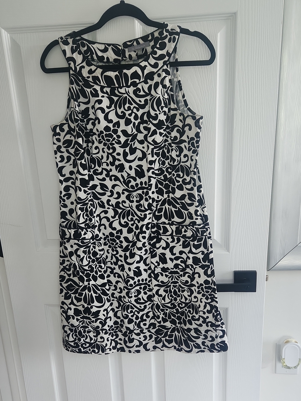 NY Collection Sleeveless Black and White Floral Shift Dress Sz. L